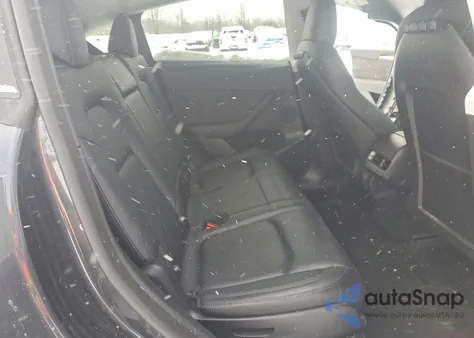 2025 Tesla Model Y z USA, uszkodzony, nr VIN 7SAYGAEE9SF264253